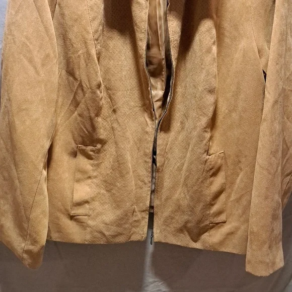 Woman's light jacket - Picture 3 of 5